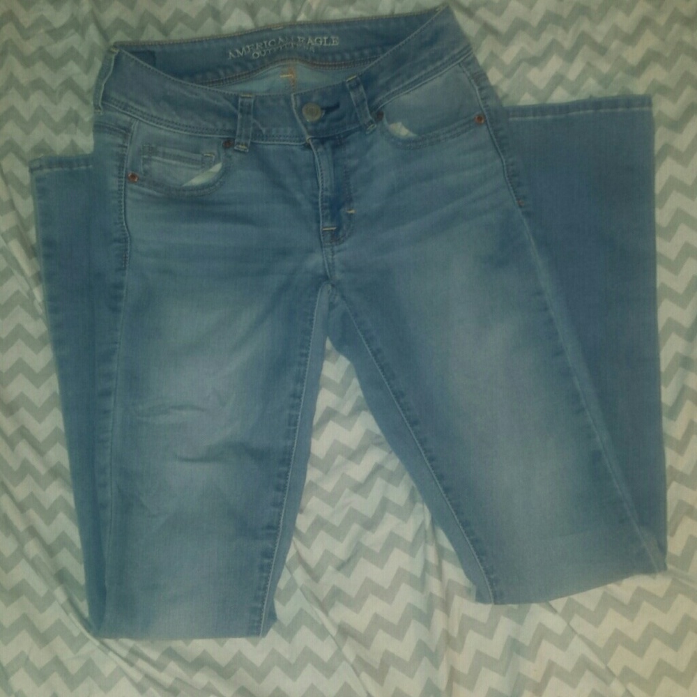 I'm selling these jeans because they don't fit me